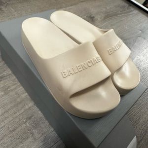 Brand New Chunky Balenciaga Slides size 40EUR